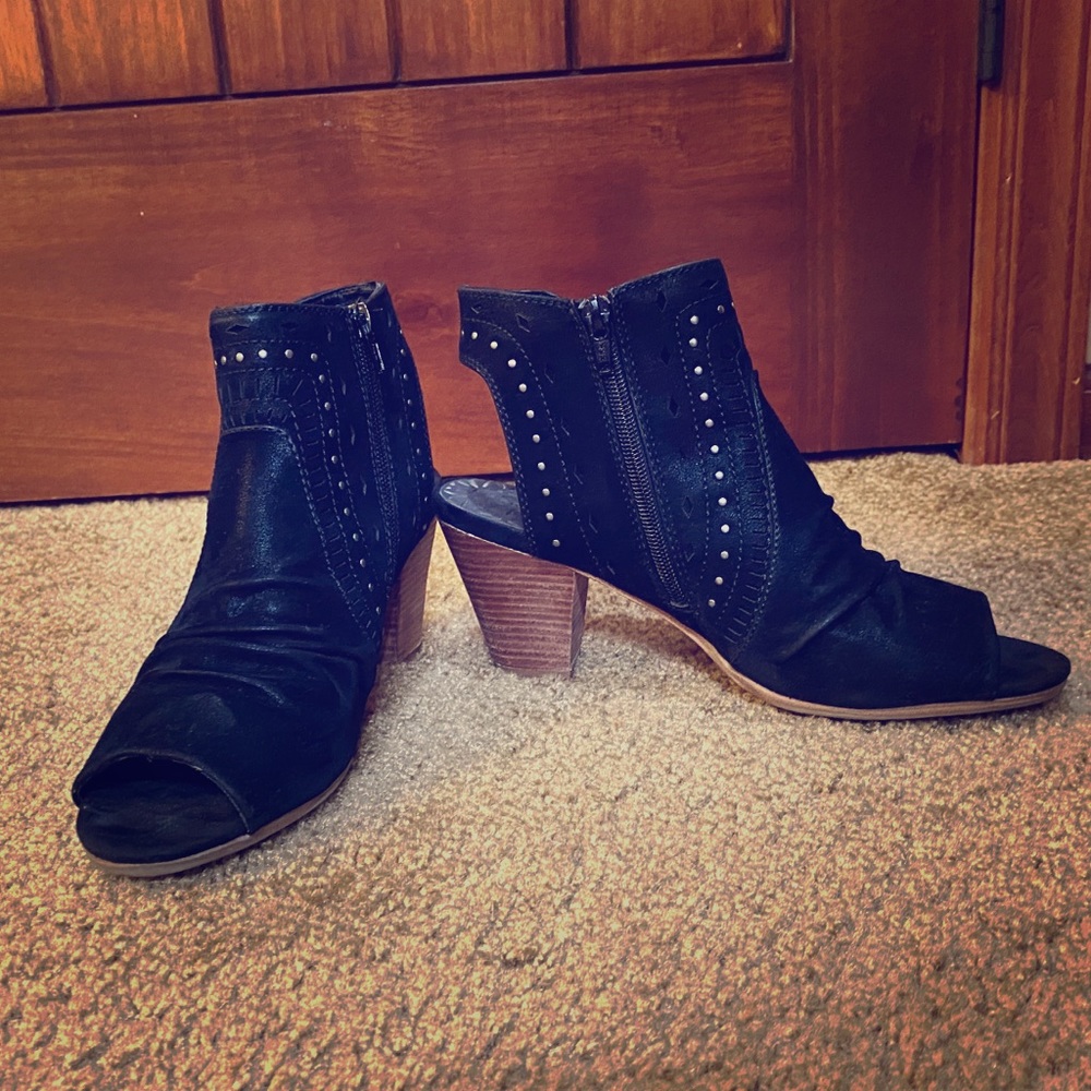 Bare Traps Renae Peep Toe Bootie